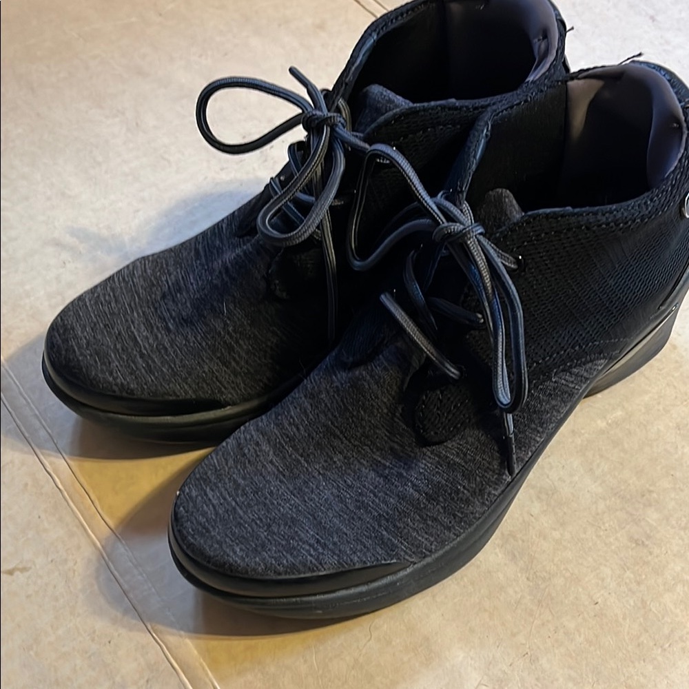 Bzees lace up soft shoe